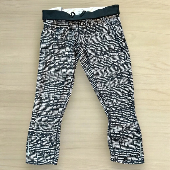 Nike Dri-Fit Women‎ Legging Black White Geometric Elastic Waist crop size large - Picture 6 of 8